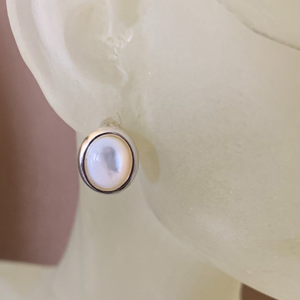 NWOT Silver & Oval White Shell MOP Earrings